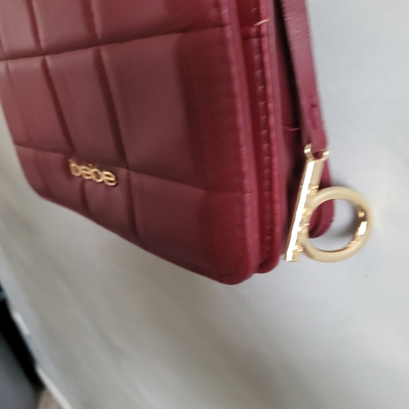Bebe Chica Flap Crossbody Burgundy Gold Chain Strap Quilted Puffer Vegan Leather - Picture 4 of 13